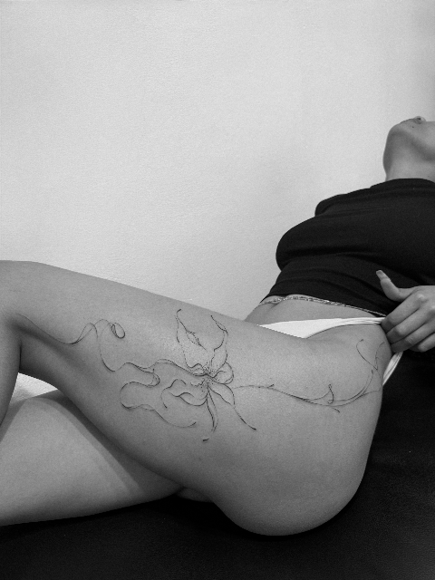 Fine Line Floral Flow Tattoo on the Thigh