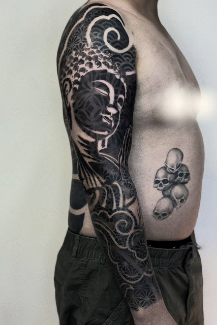 Mandala Buddha statue