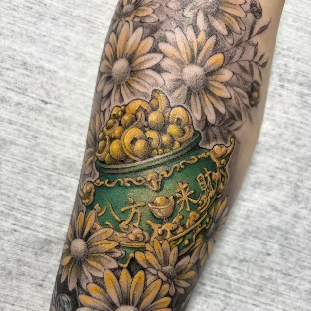 Daisies and treasure pots