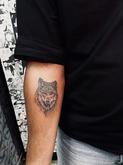 Tattoo artist