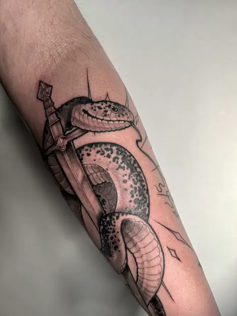 Neotrad snake and daga