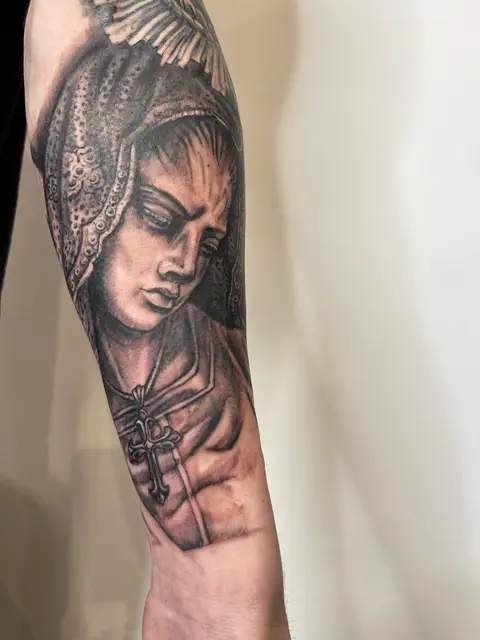 Fragment of a sleeve